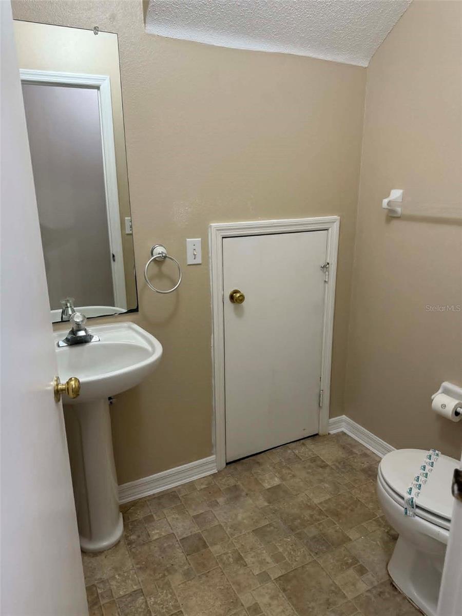 Photo 5 of 2113 FLUORSHIRE DR