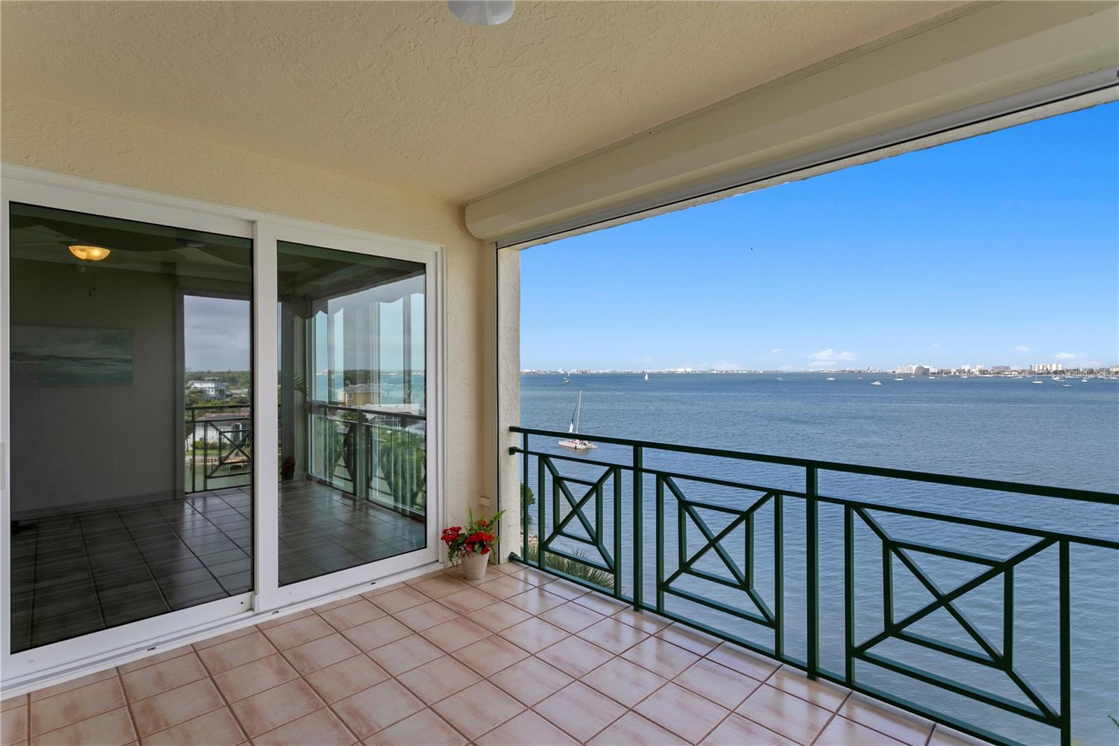 Photo 3 of 4717 DOLPHIN CAY LN S #507