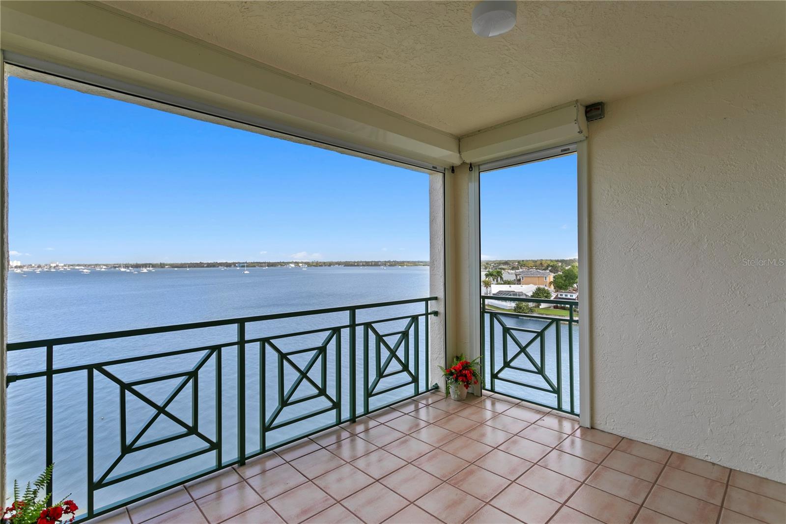 Photo 5 of 4717 DOLPHIN CAY LN S #507