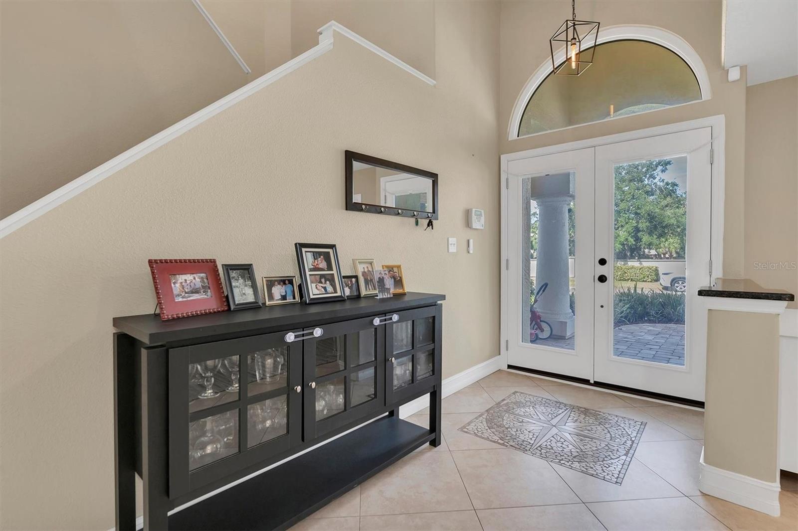 Photo 6 of 906 LANDMARK CIR S