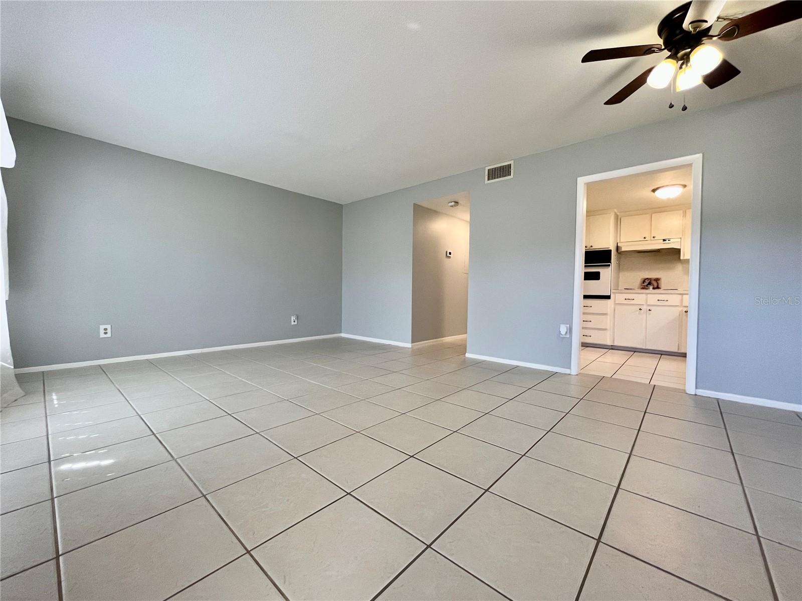 Photo 6 of 2000 WORLD PARKWAY BLVD #6