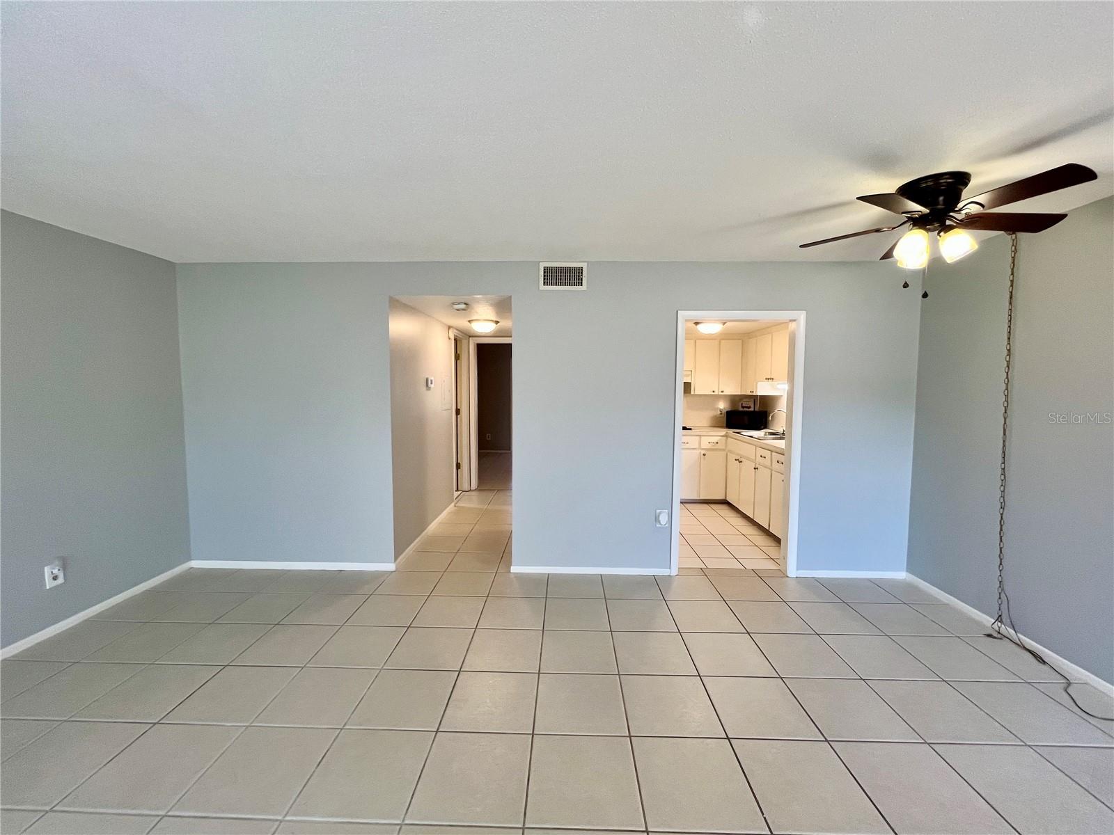 Photo 7 of 2000 WORLD PARKWAY BLVD #6