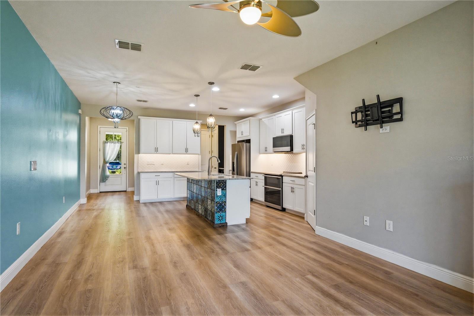 Photo 5 of 1008 MANGO CT
