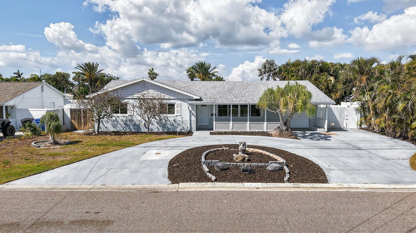 Photo of 7919 CAUSEWAY BLVD S