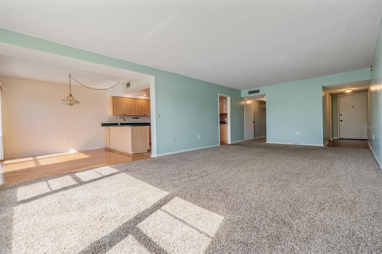 Photo 5 of 225 COUNTRY CLUB DR #1209