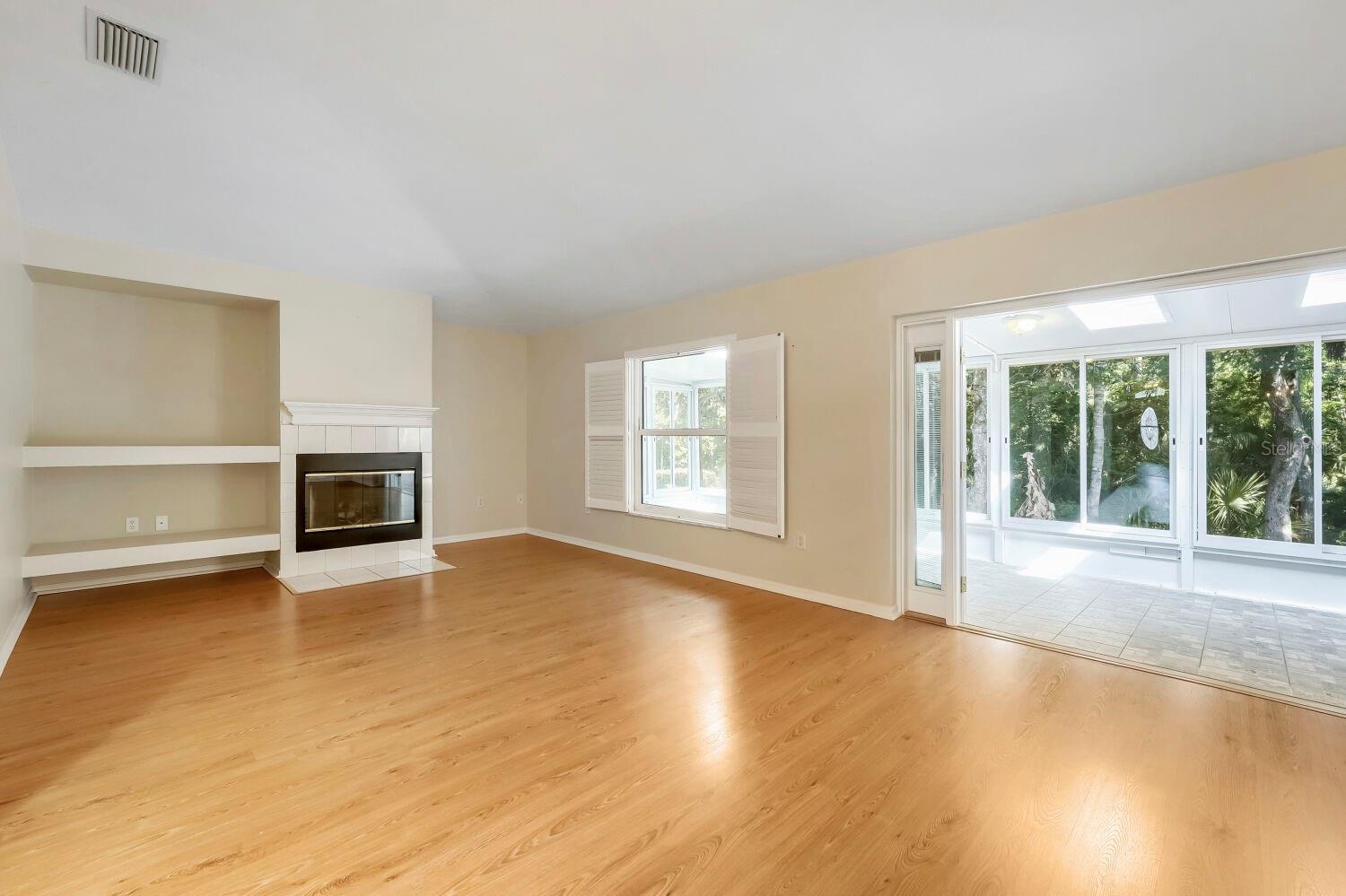 Photo 7 of 11337 CLEAR OAK CIR