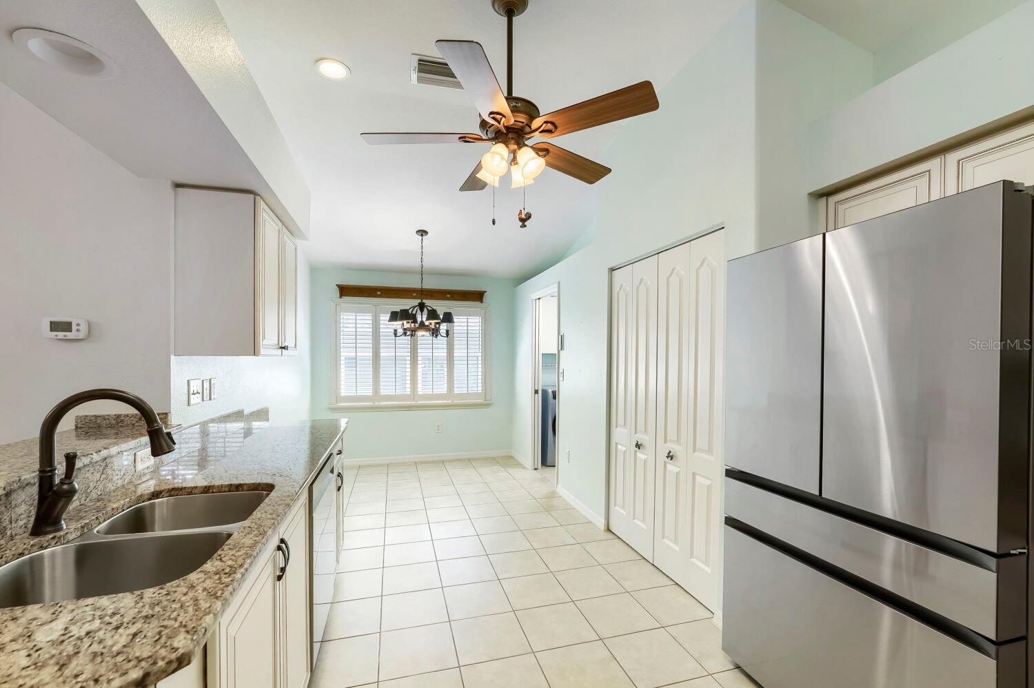 Photo 3 of 11337 CLEAR OAK CIR