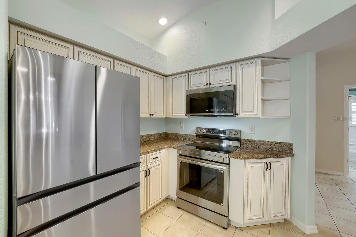 Photo 4 of 11337 CLEAR OAK CIR