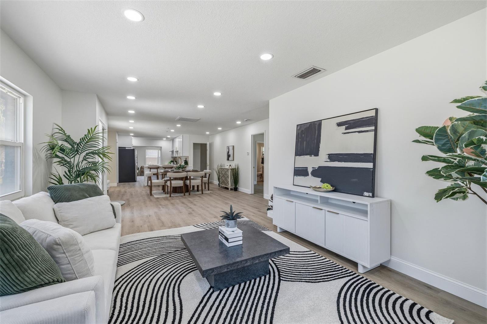 Photo 6 of 4433 POMPANO DR