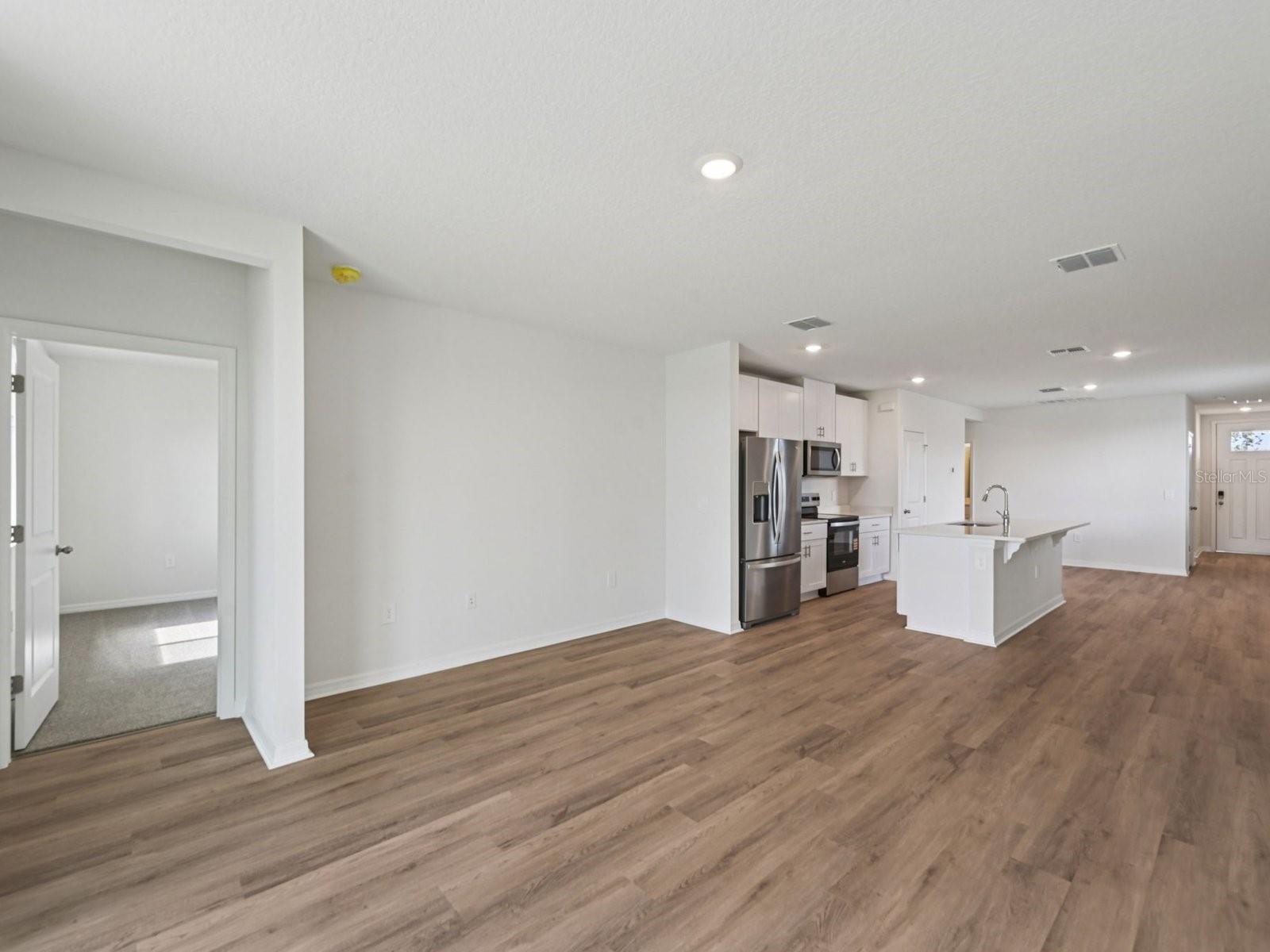 Photo 2 of 17411 GREEN GROOVE DR