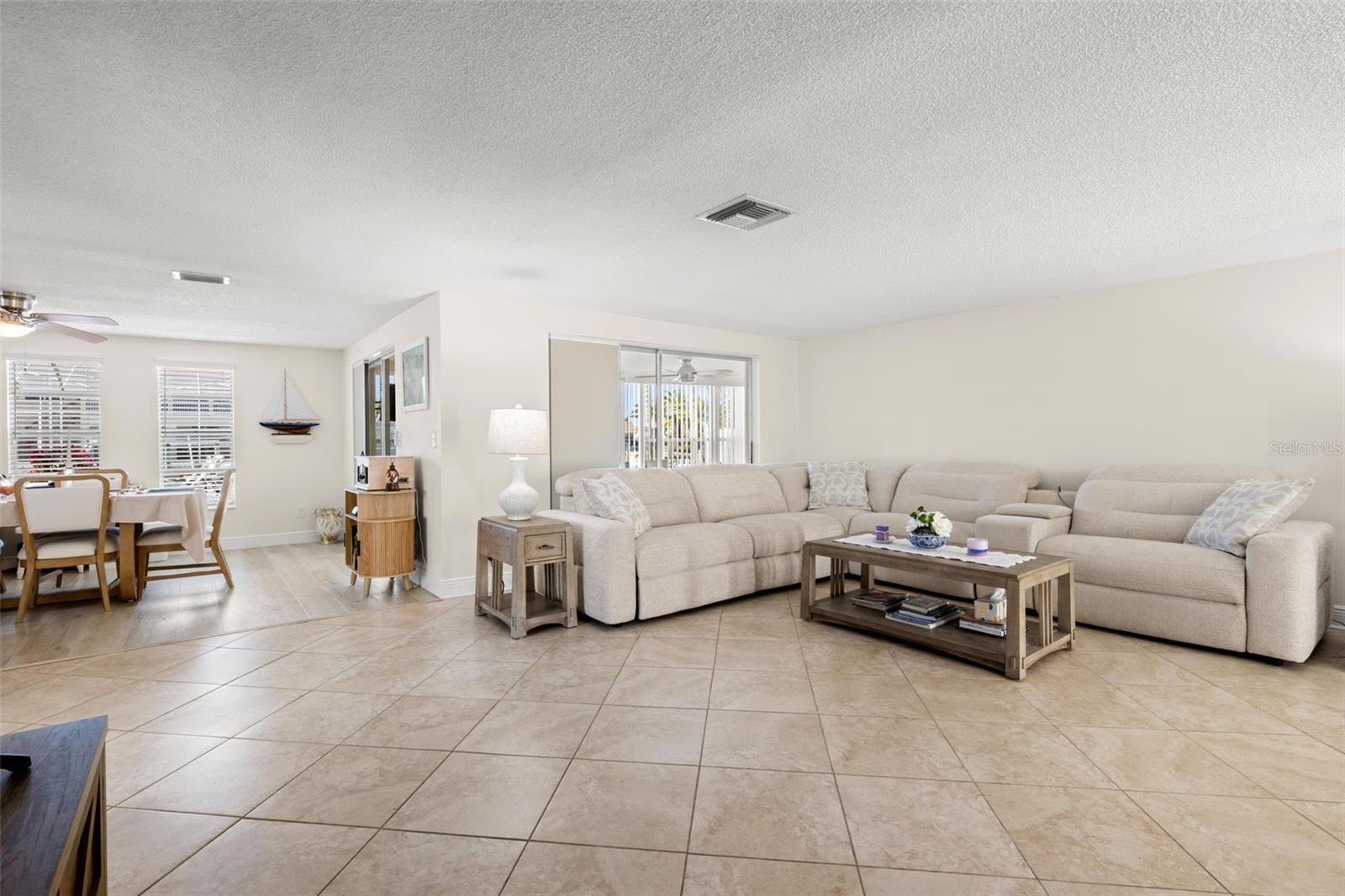 Photo 4 of 7418 ISLANDER LN