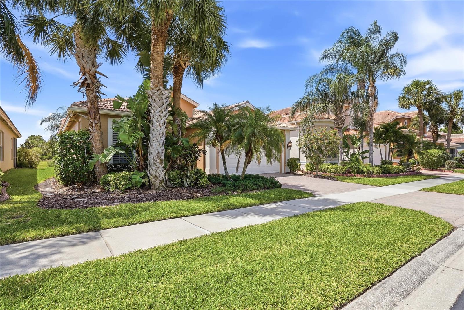 Photo 2 of 5042 SANDY BROOK CIR