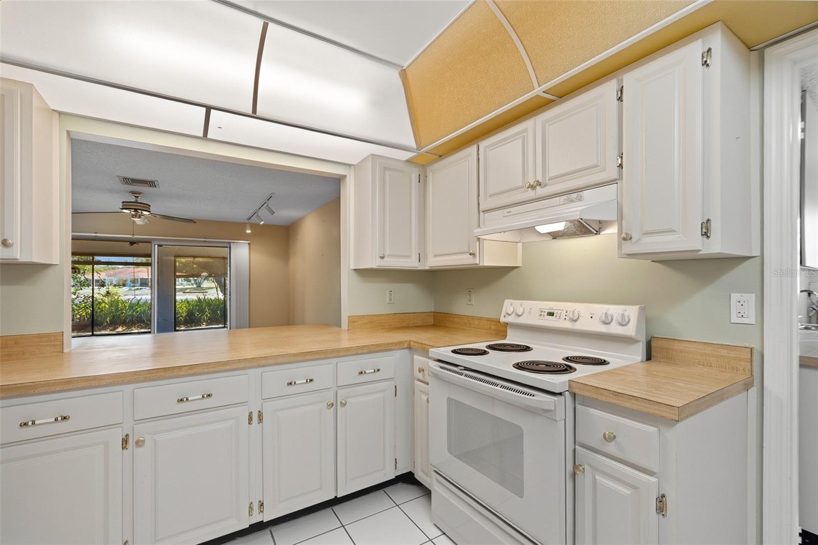 Photo 3 of 1027 BLUEWATER DR