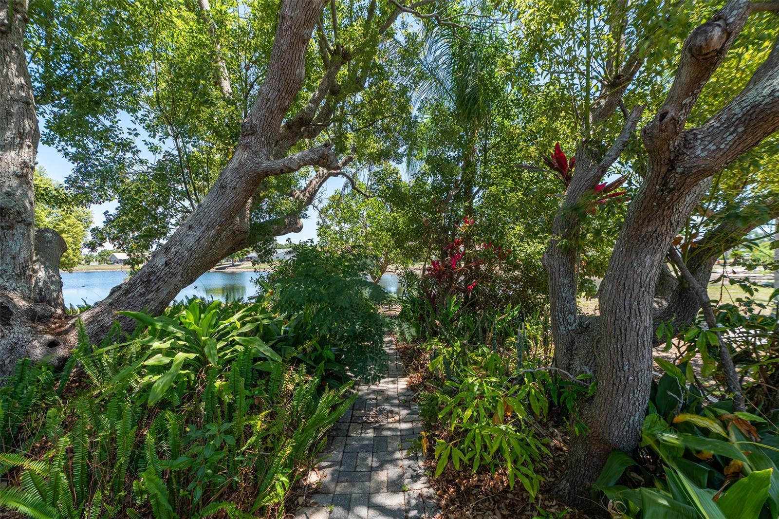 Photo 4 of 1027 BLUEWATER DR