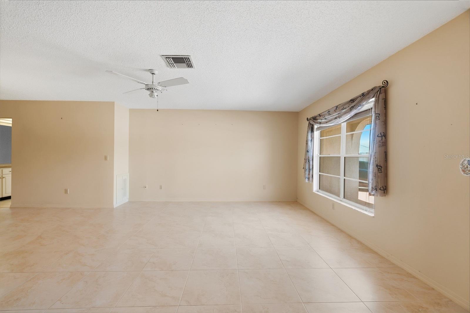 Photo 6 of 1027 BLUEWATER DR