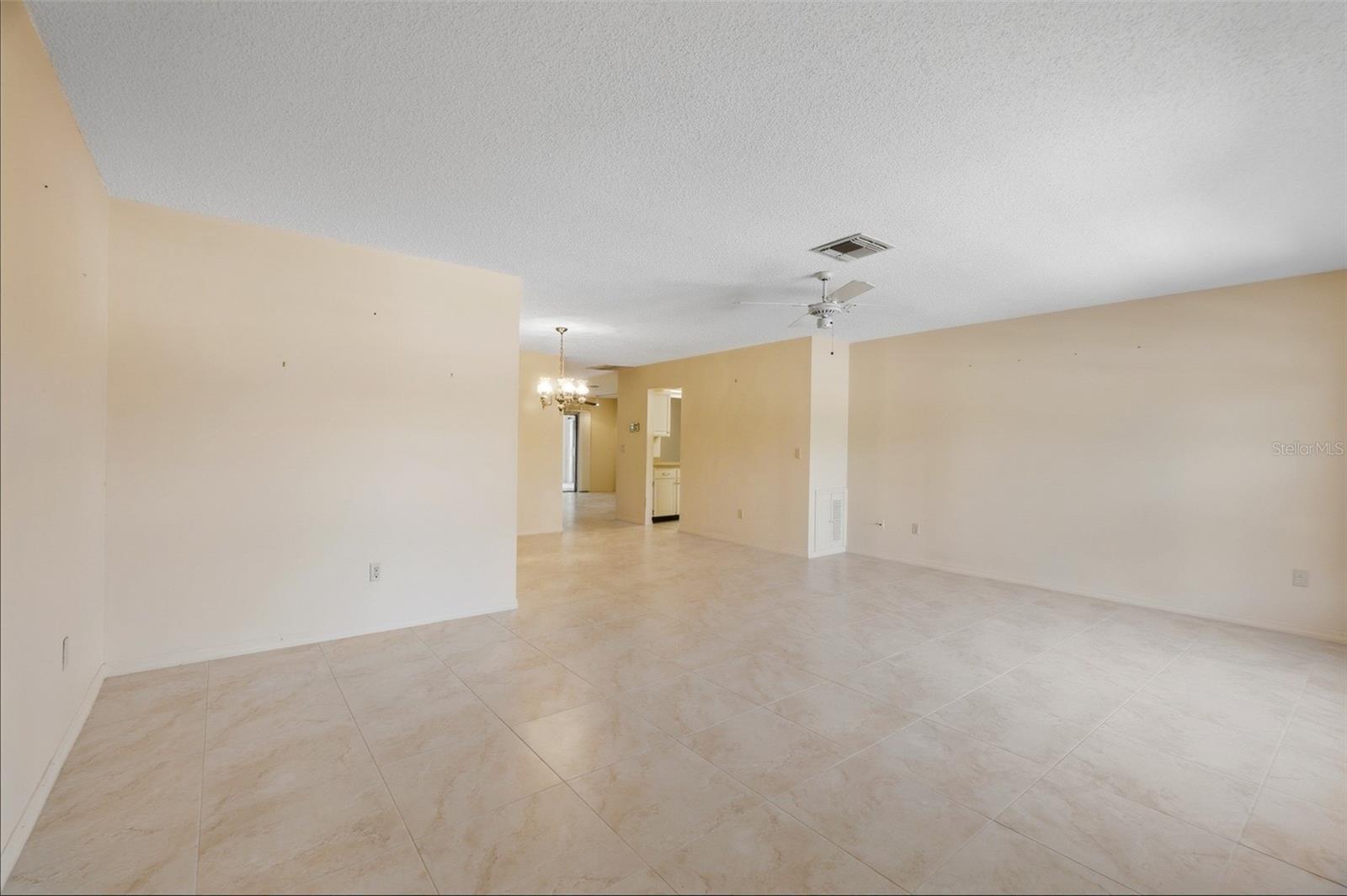 Photo 7 of 1027 BLUEWATER DR