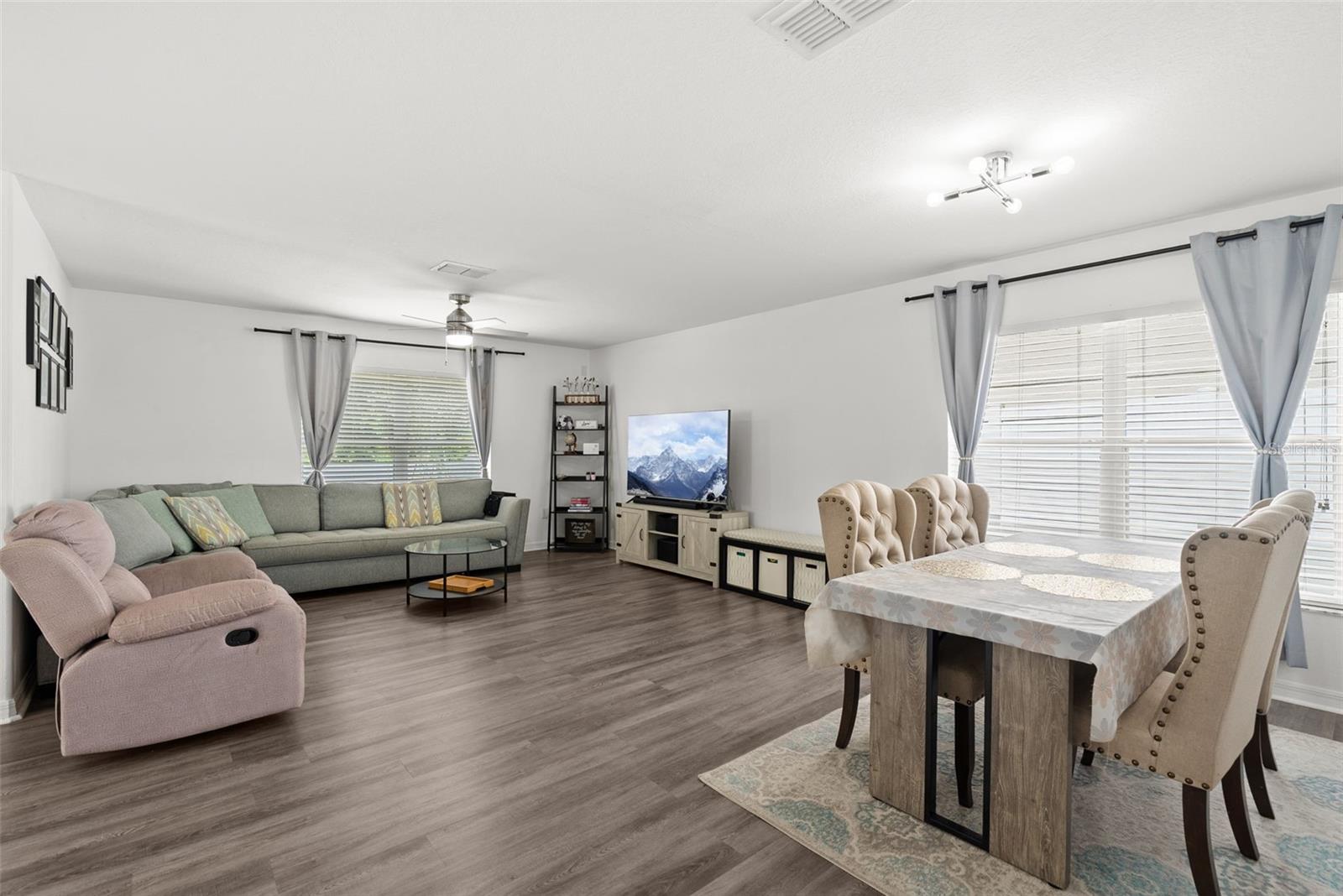 Photo 5 of 12607 CHENWOOD AVE