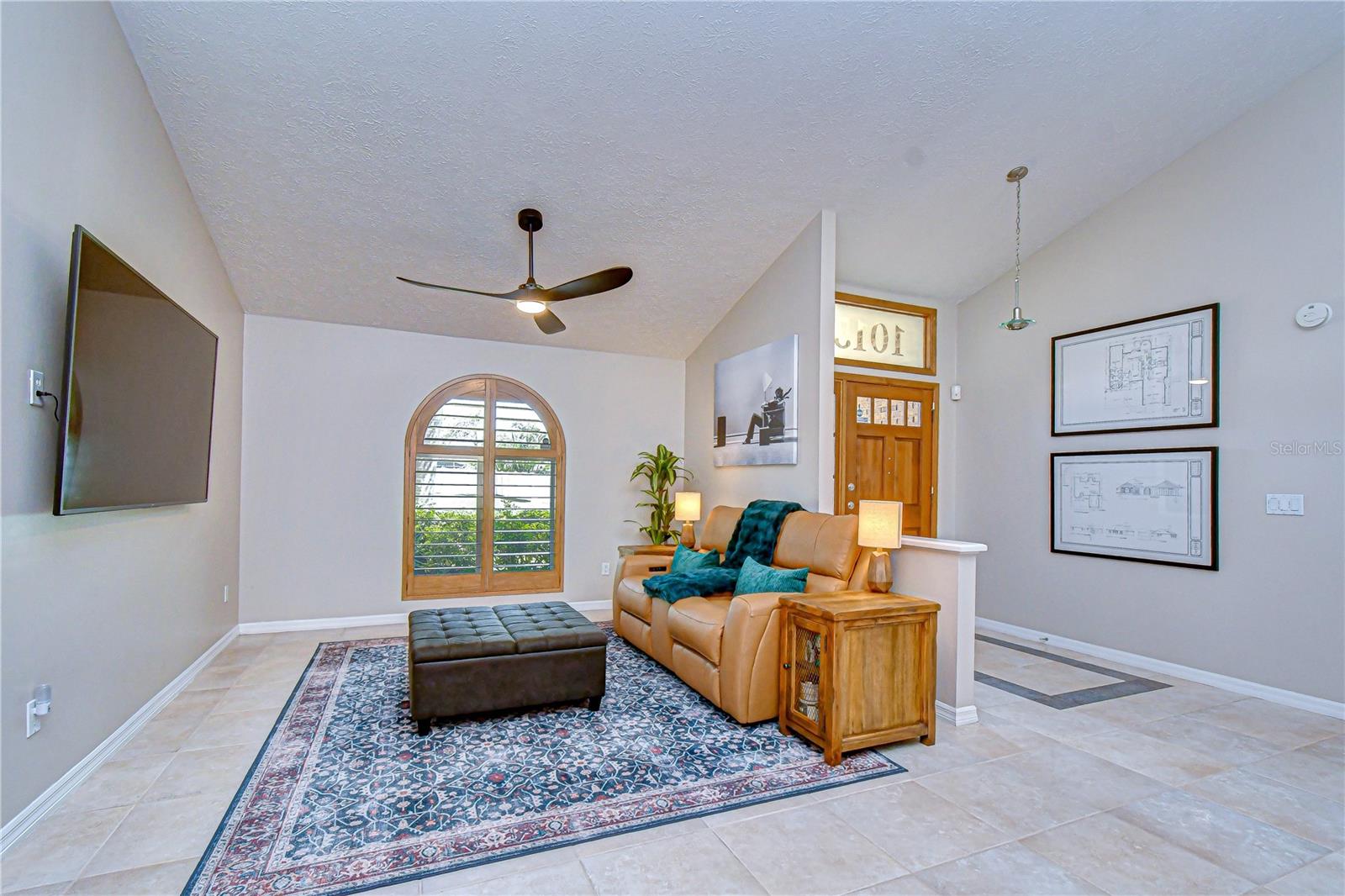Photo 7 of 1015 VENTANA DR