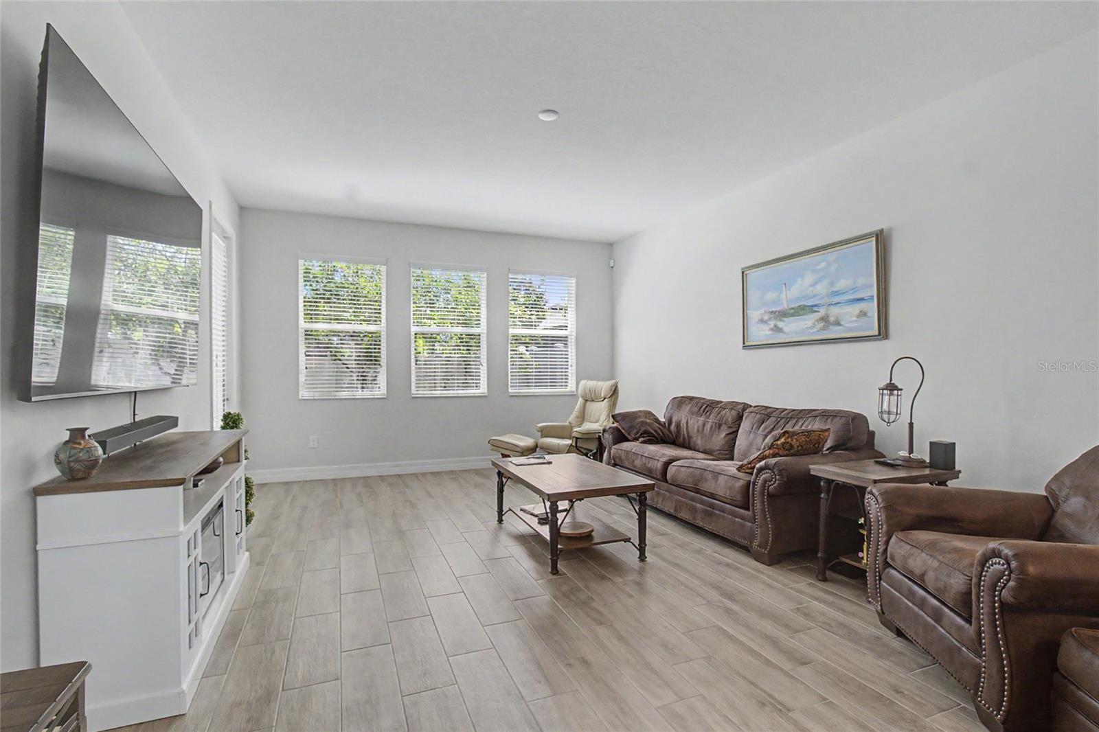 Photo 6 of 219 VILLA LUNA LN