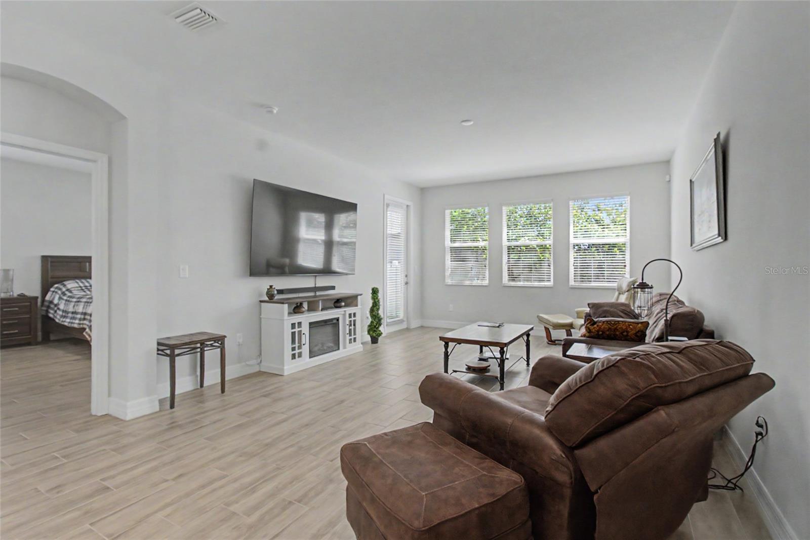 Photo 7 of 219 VILLA LUNA LN