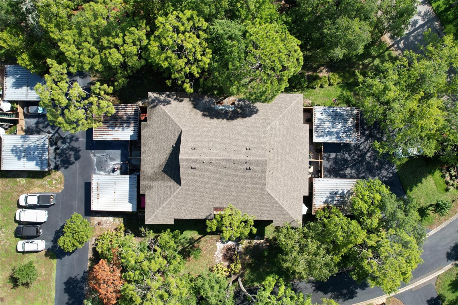 Photo 3 of 1006 LENNOX RD W #1006