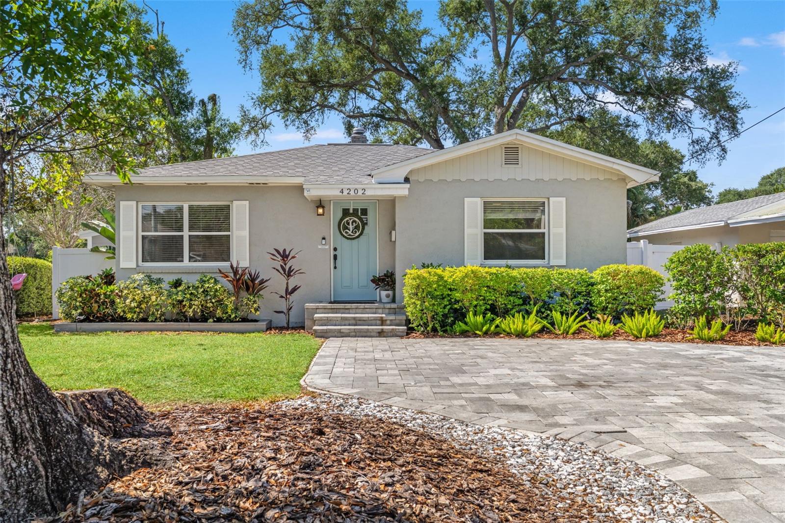 Photo 2 of 4202 W PALMIRA AVE