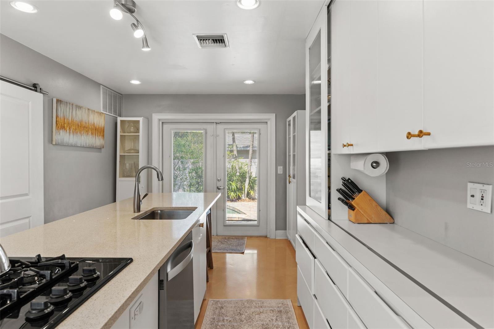 Photo 3 of 4202 W PALMIRA AVE