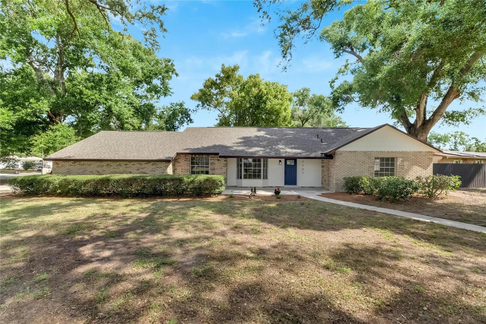 Photo of 2207 PARKWOOD DR
