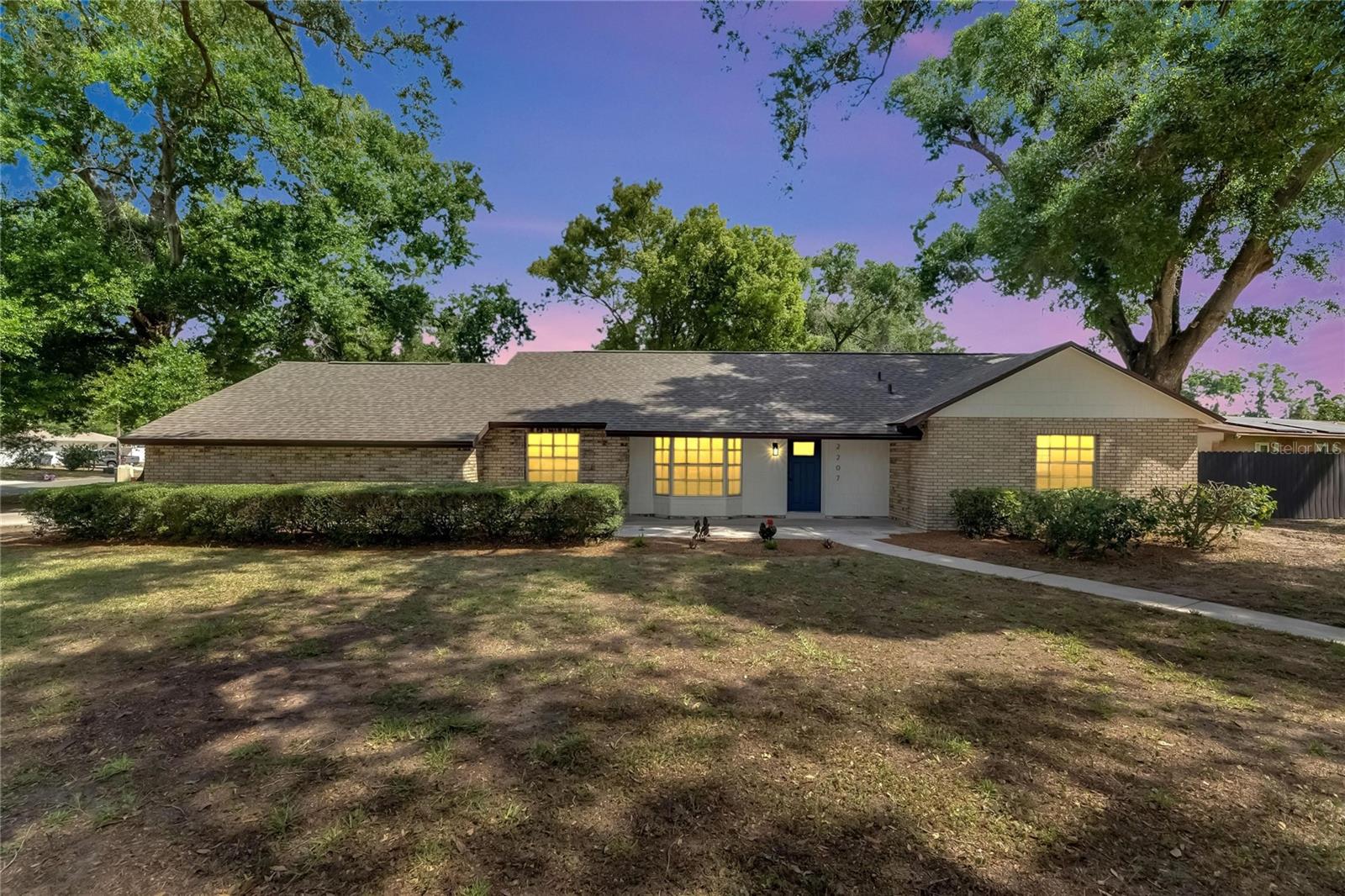 Photo 2 of 2207 PARKWOOD DR