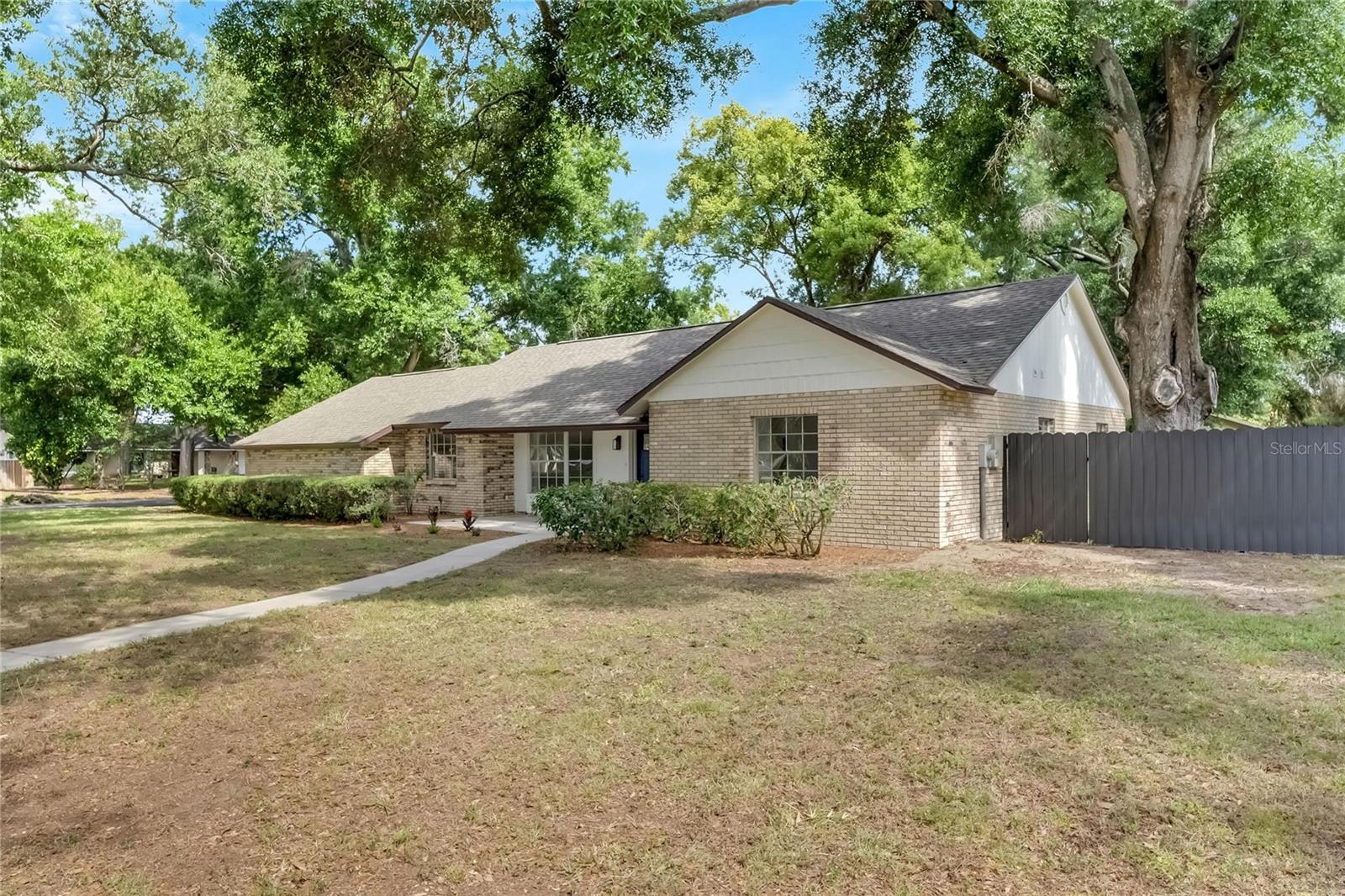 Photo 5 of 2207 PARKWOOD DR