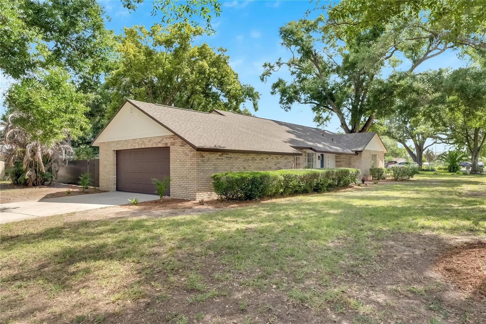 Photo 6 of 2207 PARKWOOD DR