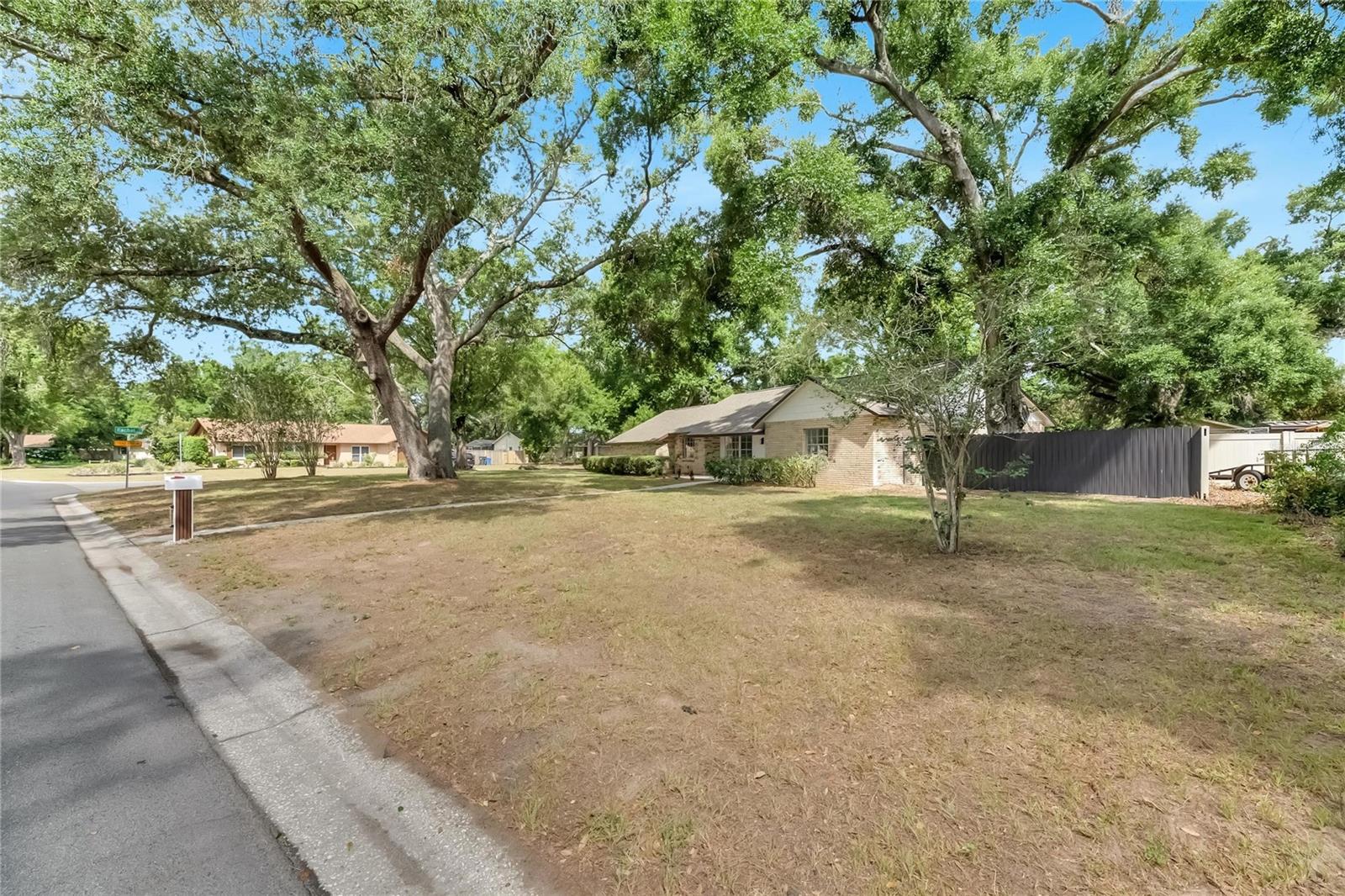 Photo 7 of 2207 PARKWOOD DR