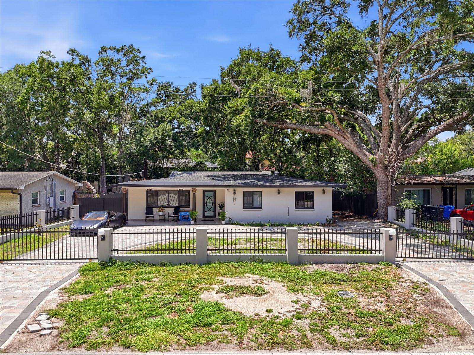 Photo 4 of 15040 LAKE MAGDALENE BLVD