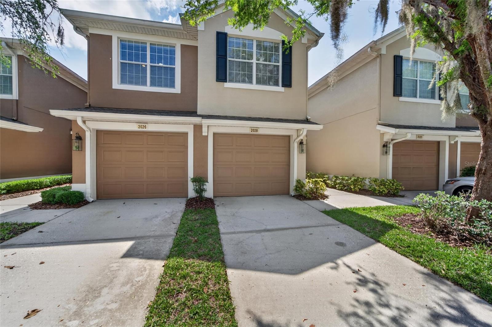 Photo 2 of 2028 KINGS PALACE DR #2028