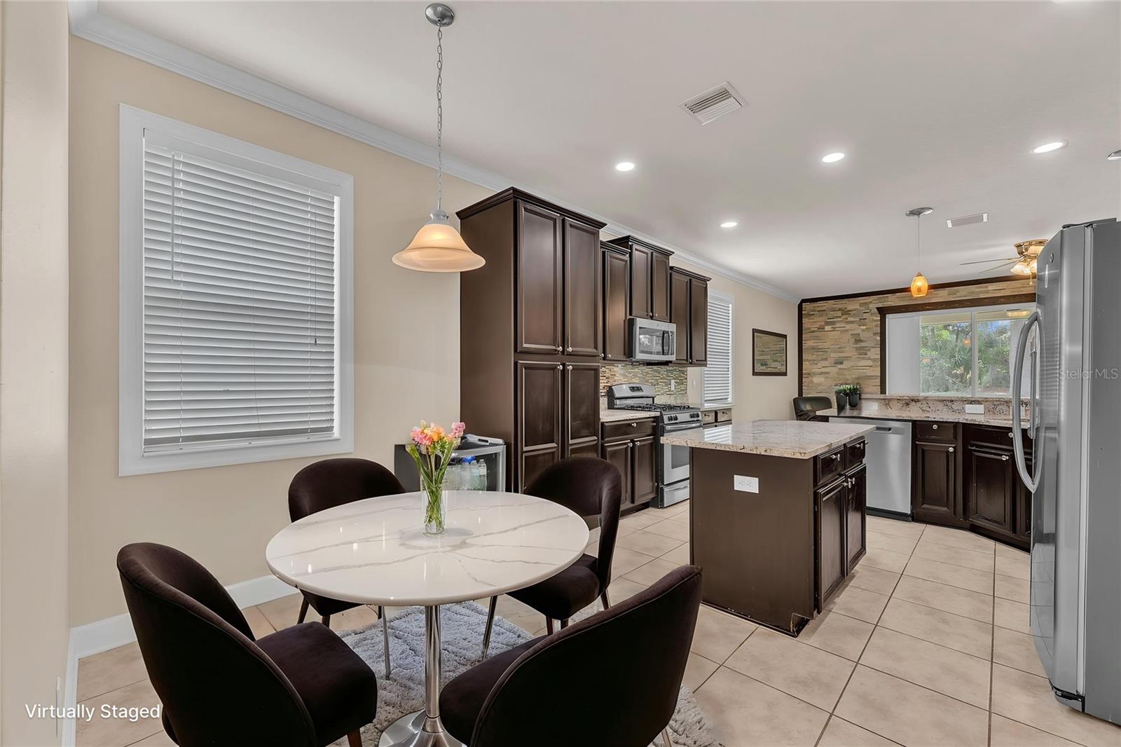 Photo 4 of 17433 NEW CROSS CIR