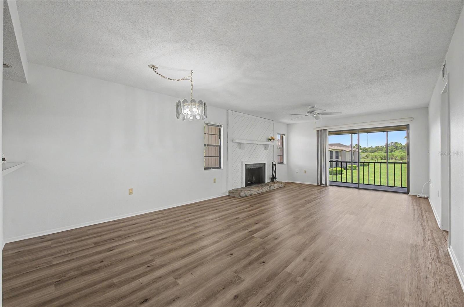 Photo 6 of 202 MARY DR #202