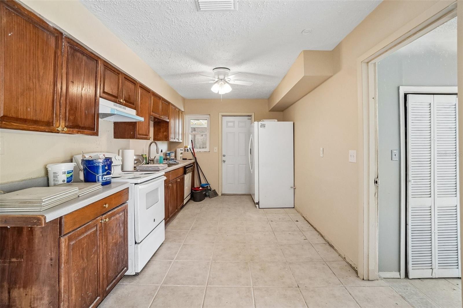 Photo 5 of 1090 EDGEHILL AVE