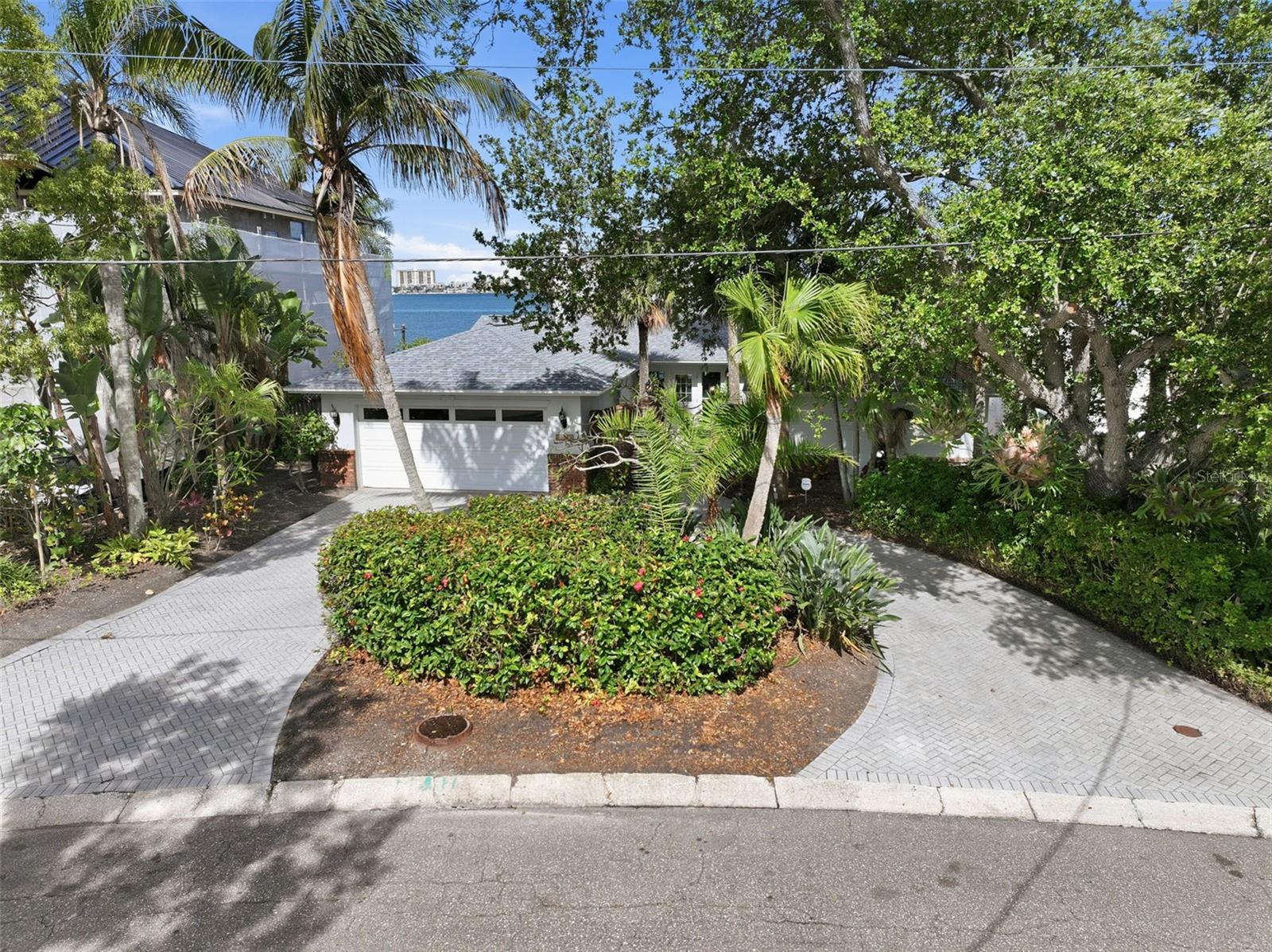 Photo 7 of 1832 VENETIAN POINT DR