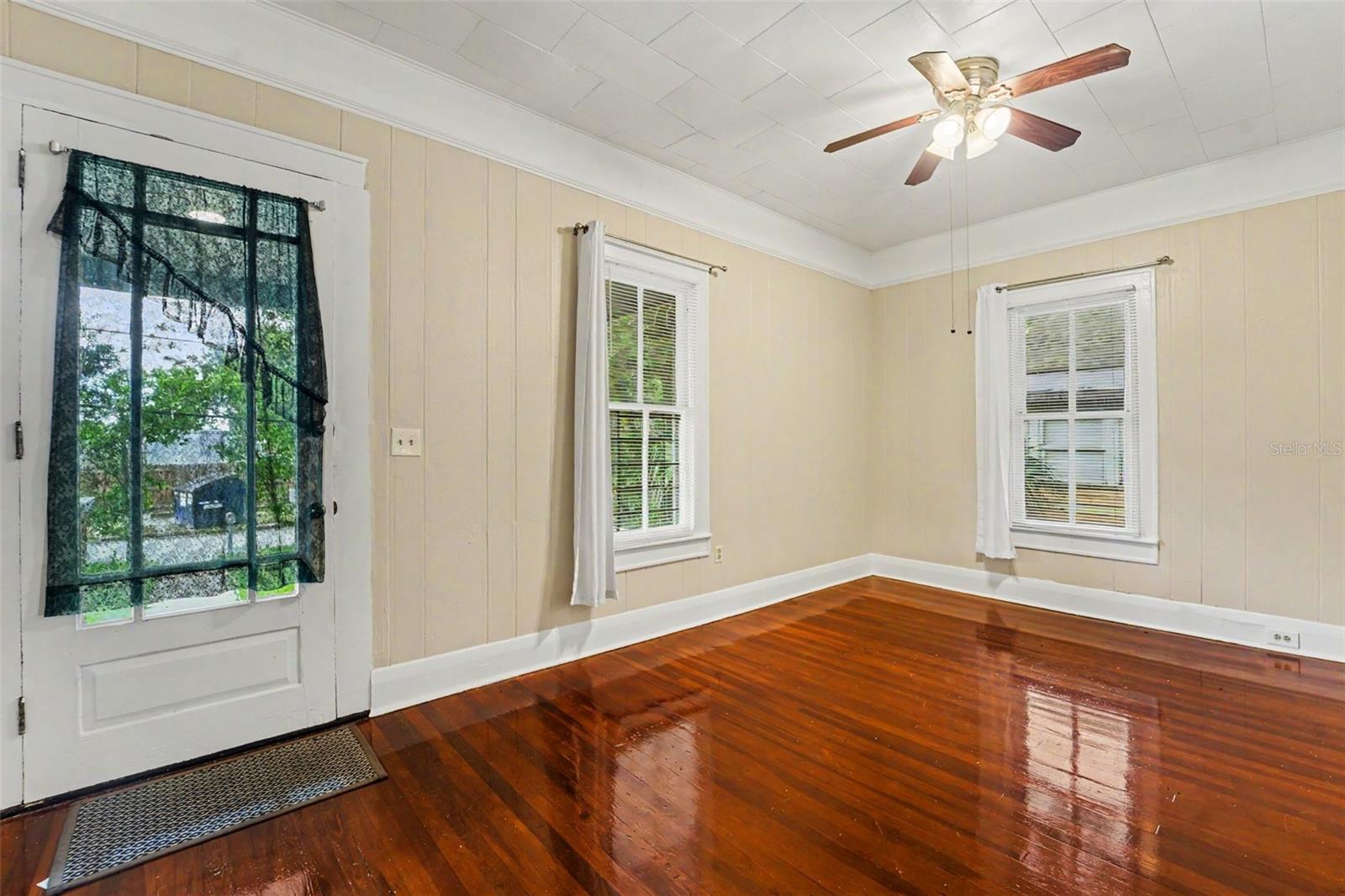 Photo 5 of 4109 N SUWANEE AVE