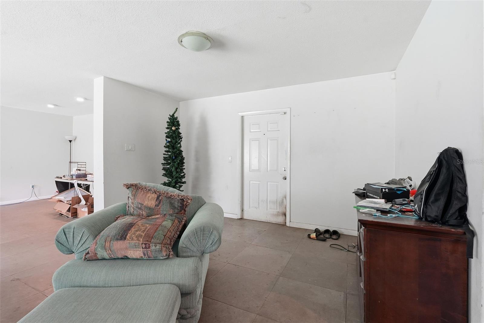 Photo 6 of 832 S PARSONS AVE