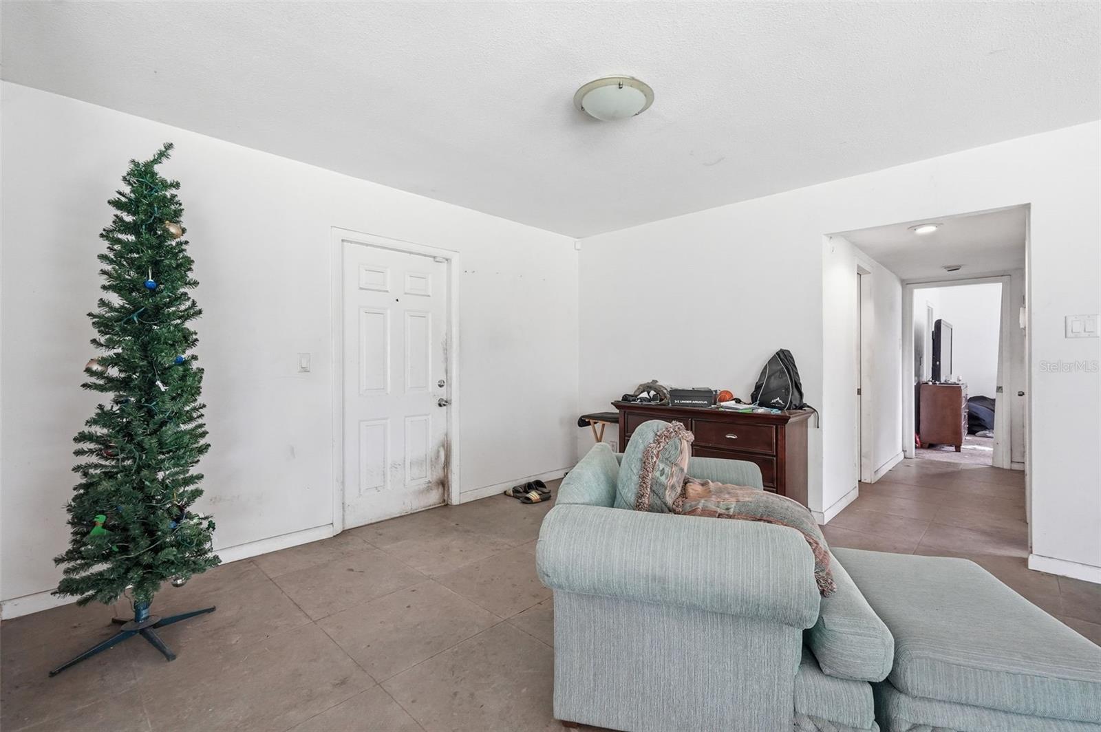 Photo 7 of 832 S PARSONS AVE