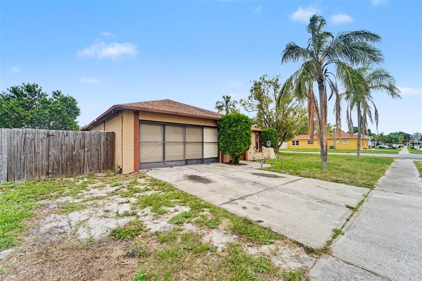 Photo 4 of 1215 PERSIMMON DR
