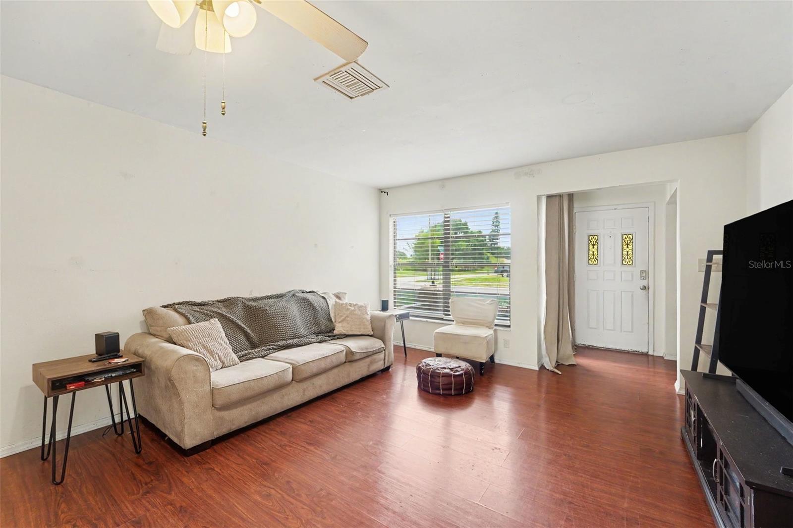 Photo 5 of 1215 PERSIMMON DR