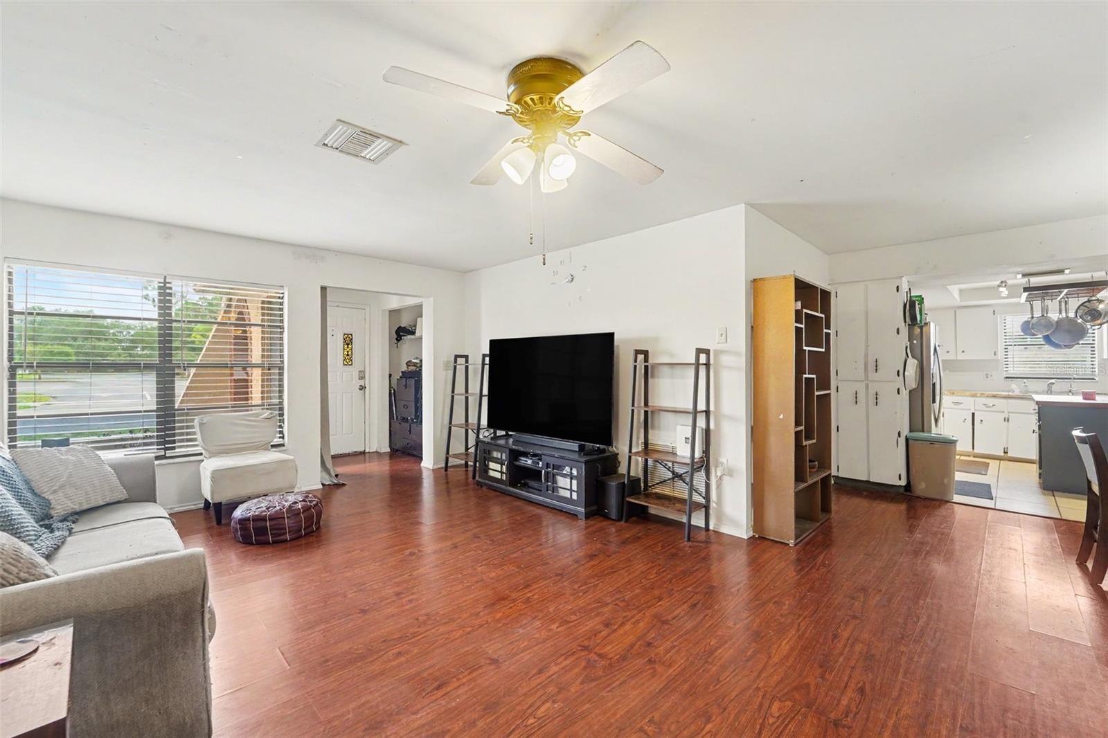 Photo 7 of 1215 PERSIMMON DR