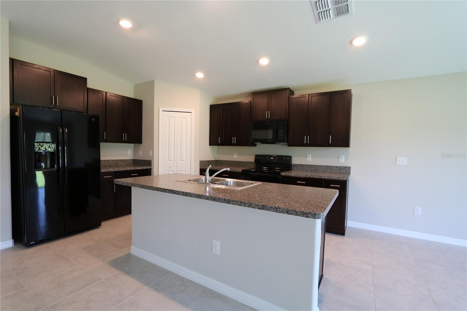 Photo 5 of 7154 SAMUEL IVY DR