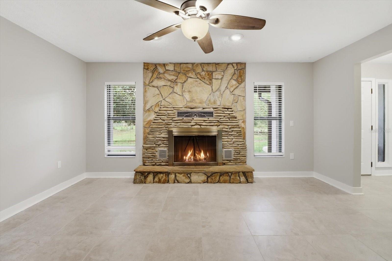 Photo 5 of 6950 W HILGER CT