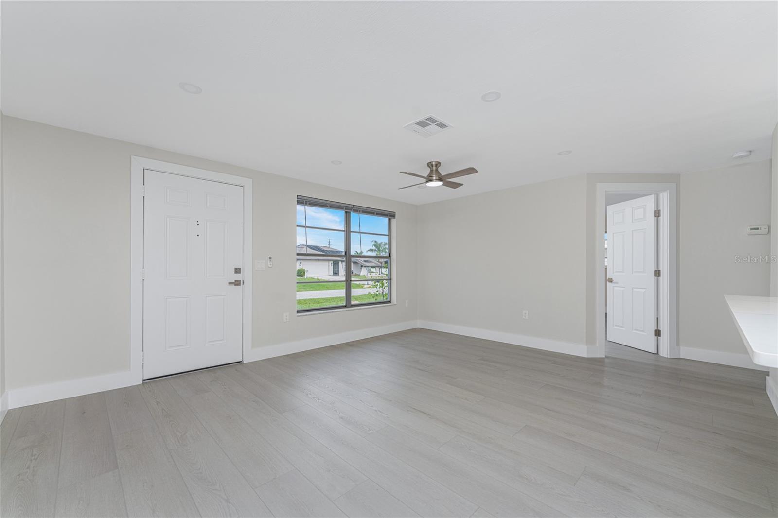 Photo 5 of 10517 GREENWAY AVE