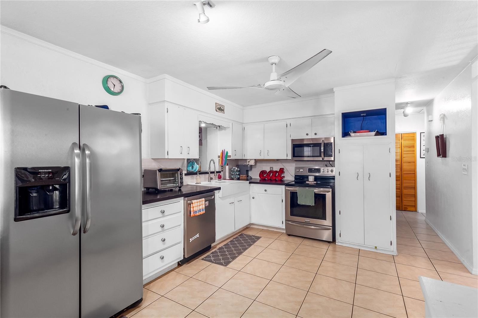 Photo 5 of 5534 ATLANTIC AVE N