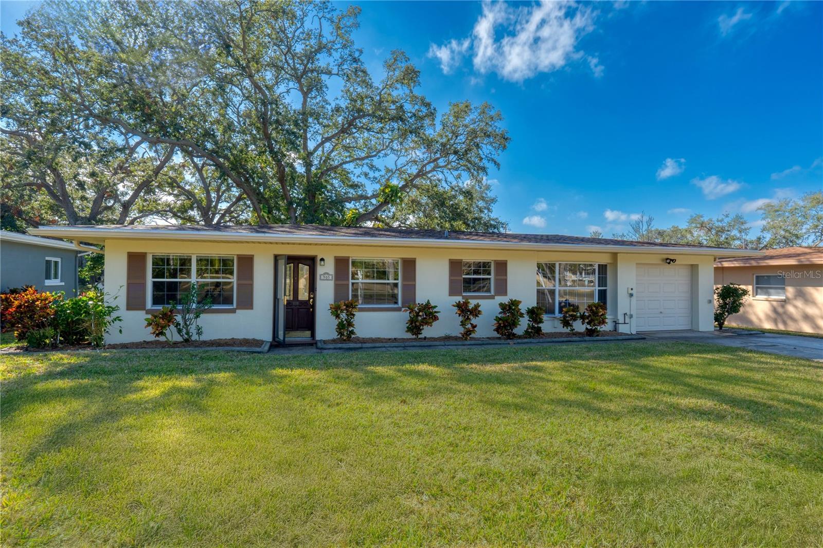 Photo of 905 PALM BLVD