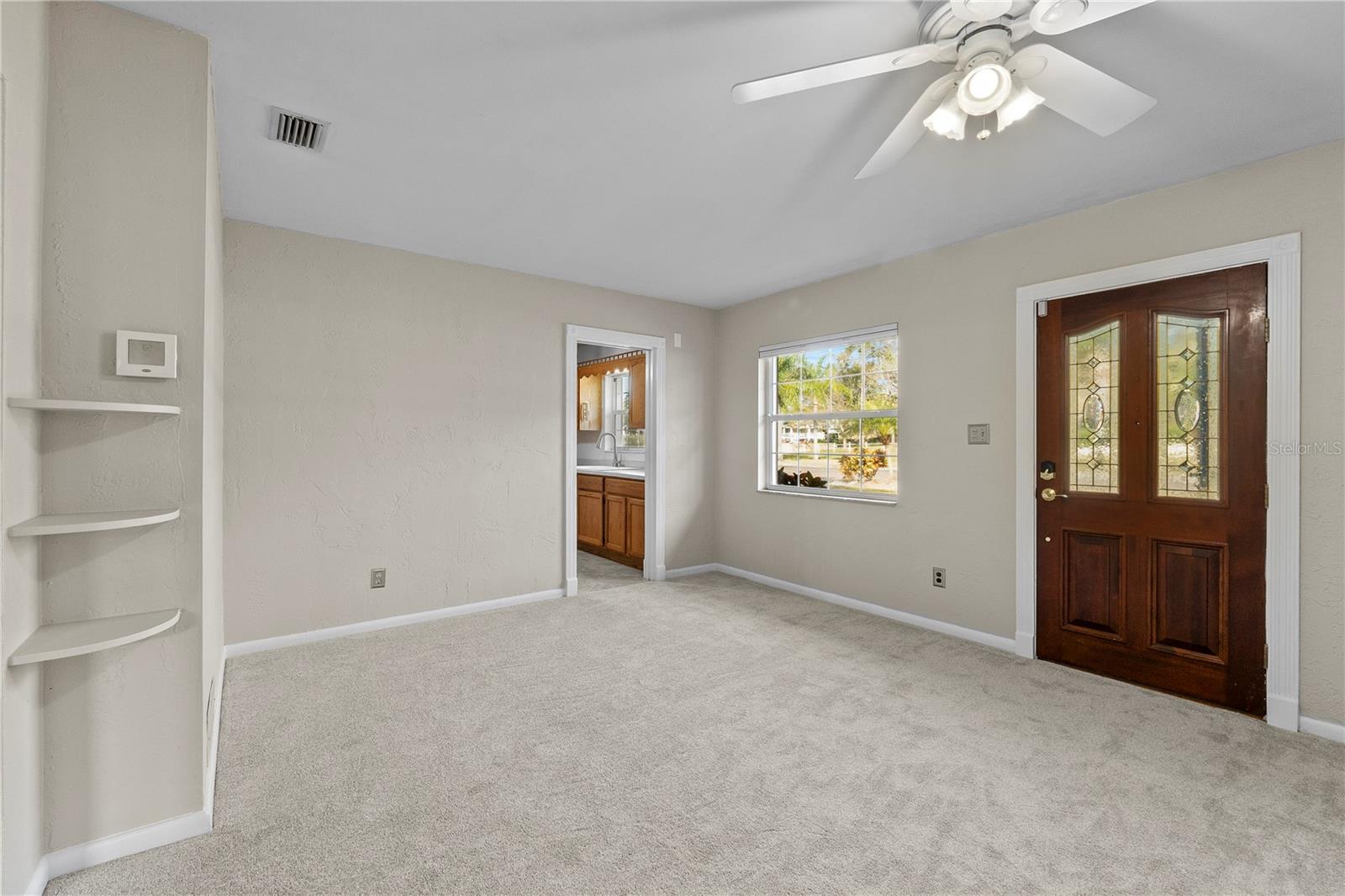Photo 6 of 905 PALM BLVD